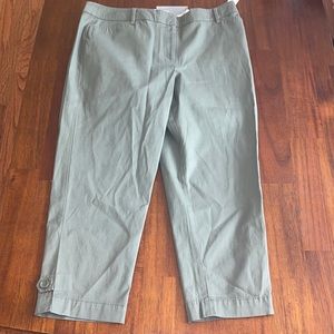 Talbots Perfect Crop ladies olive green Capri pants. Size 10P. NWT